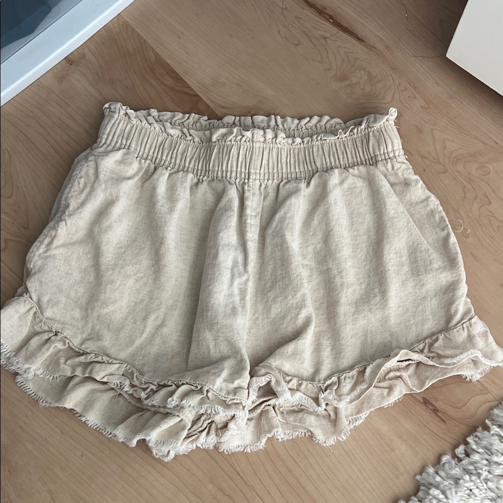 aerie Cream Ruffle High-Waist Shorts XS with pockets